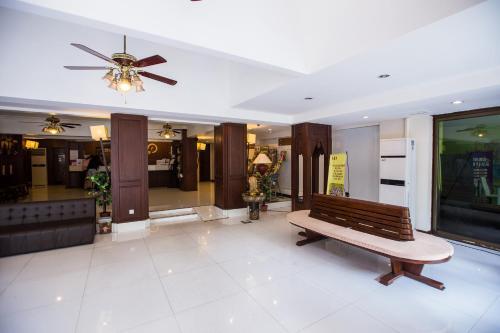 Zen Rooms Arak Road Hotel — фото 1