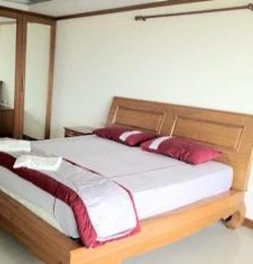 Паттайя: View Talay Services by Phuwiang Property Hotel