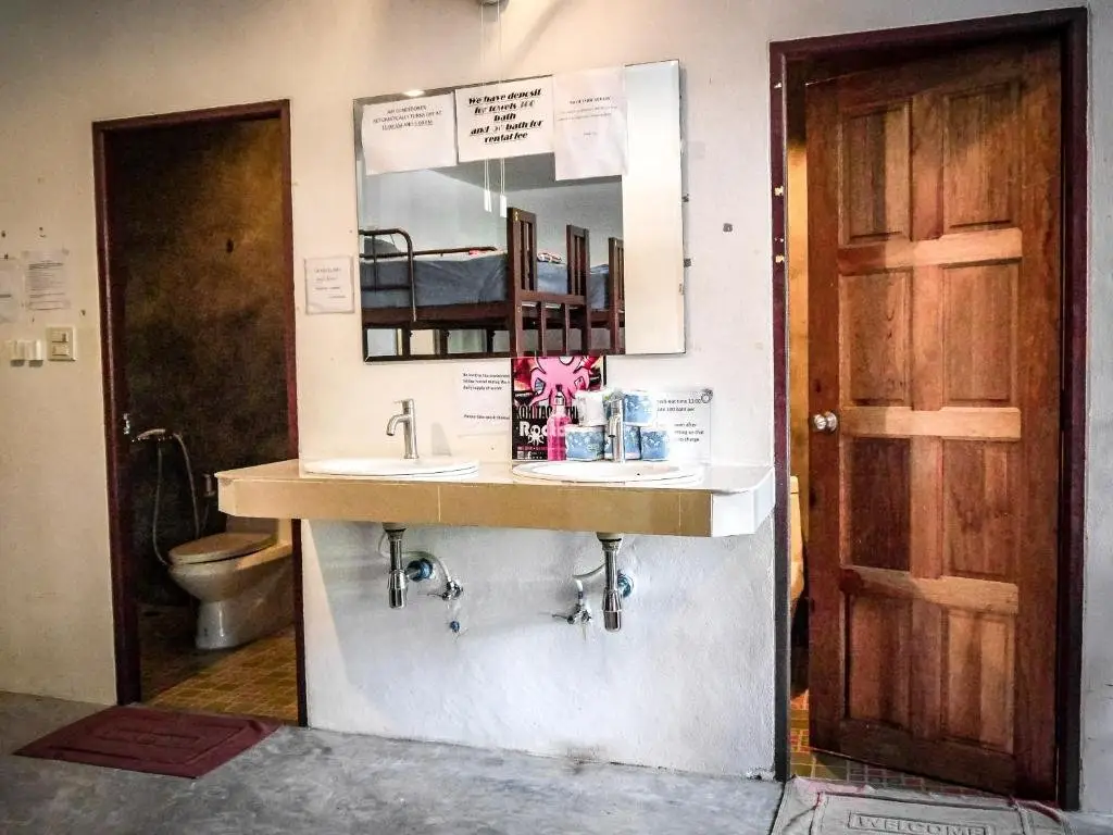 Остров Тау: The CK Hostel