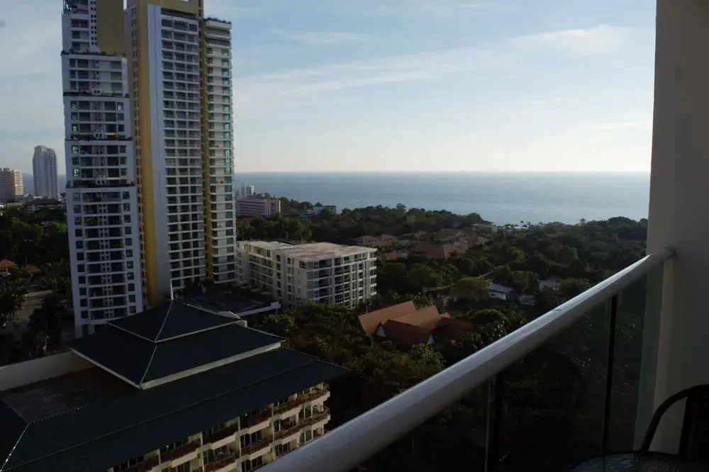 Паттайя: The Cozy Beach View Condominium by Homelicious Hospitality