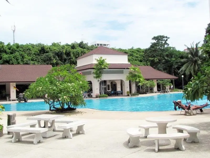 Паттайя: View Talay 2 By Phuwiang Property Hotel