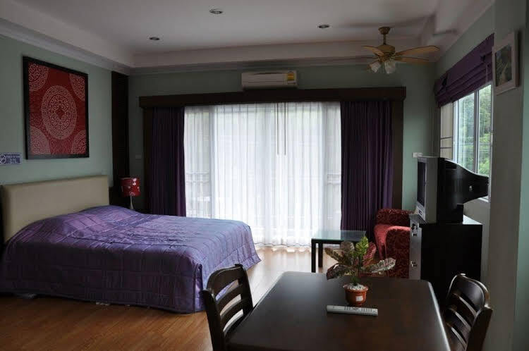 Паттайя: Hill Top Sweet Serviced Apartment