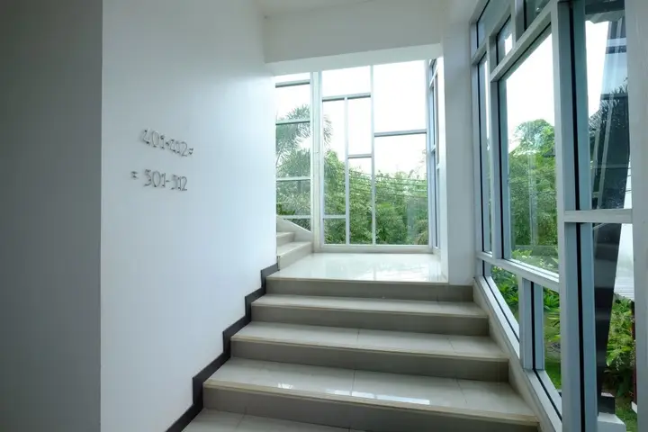Нахон Фаном: I Hotel