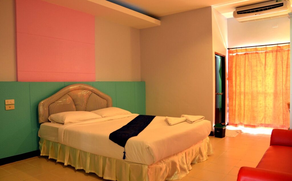 Каласин: Bluetel Hotel