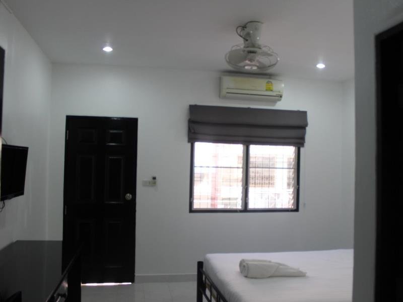 Кату: Max Guesthouse