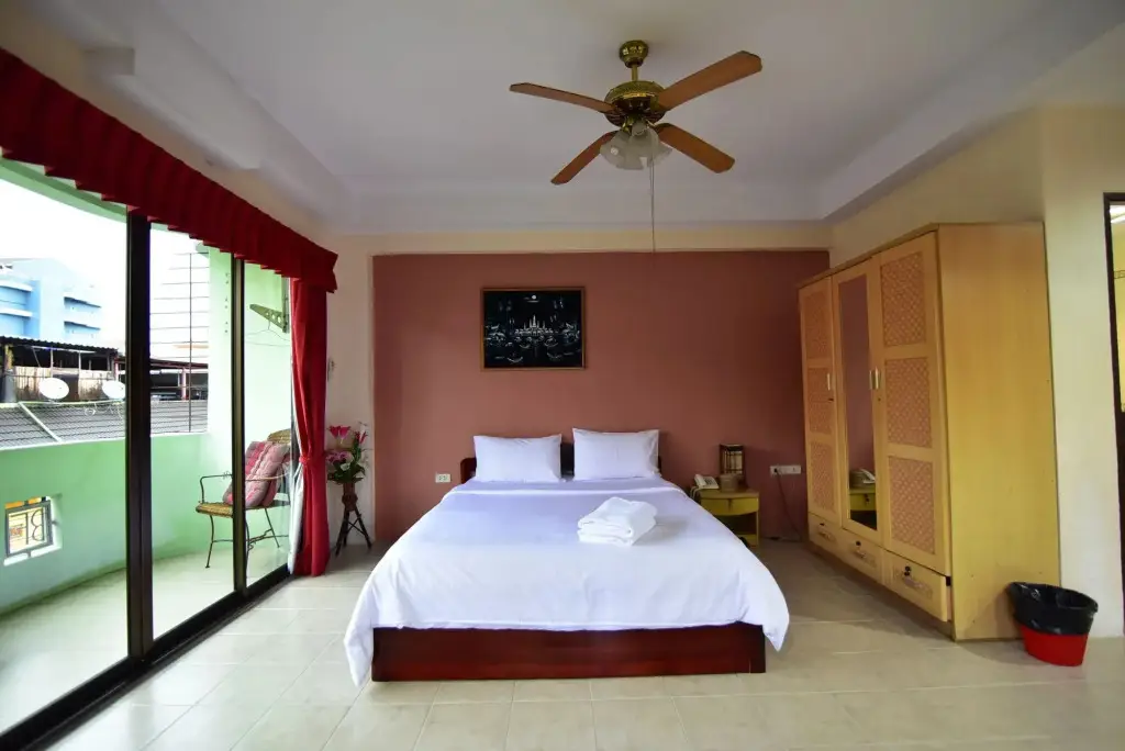 Паттайя: OYO 75381 Billabong Hotel