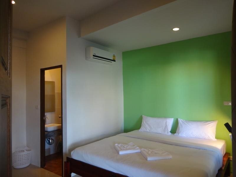 Кату: Five Elephant Hostel