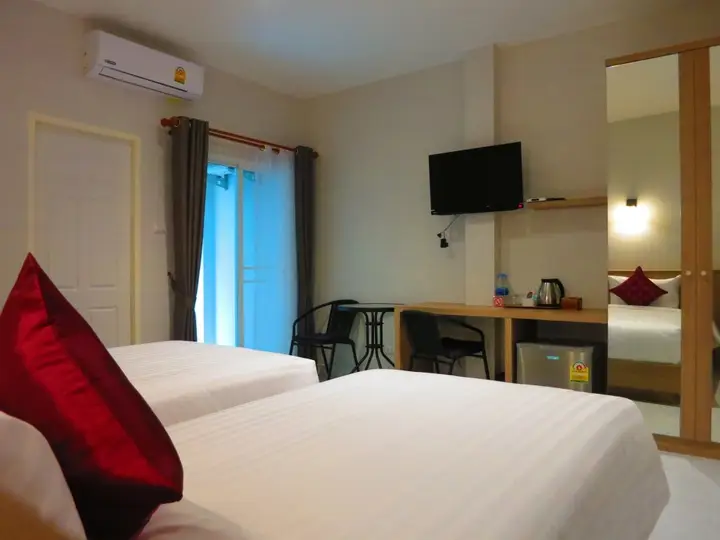 Тхаланг: Winrisa Place