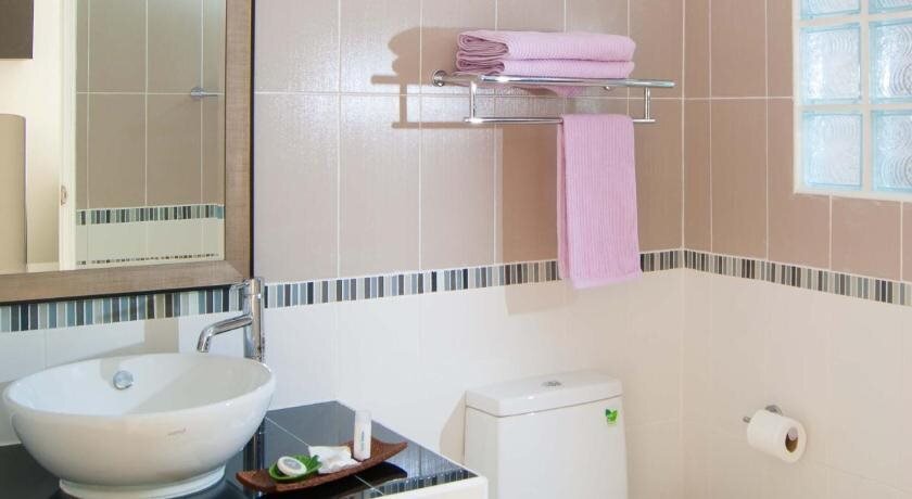 Тра Кан Фех Пон: Suporn Lakeview Serviced Apartment & Homestay