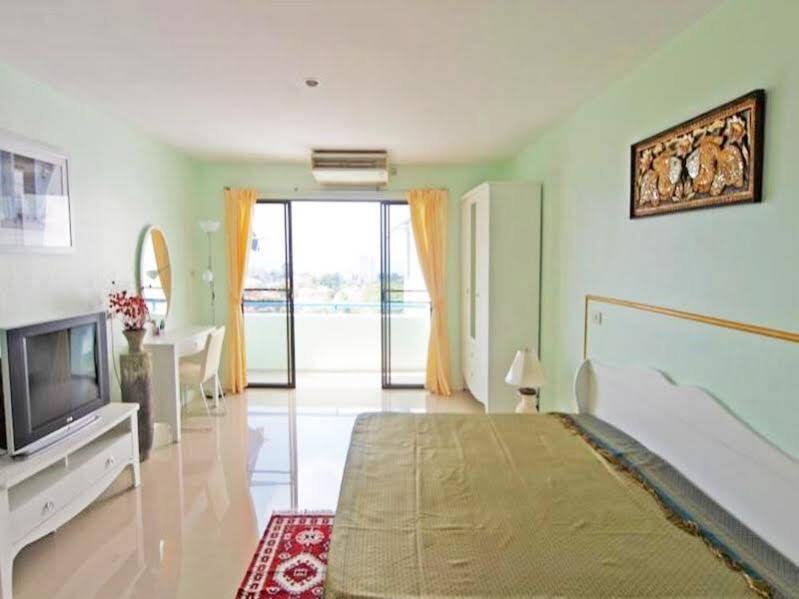 Паттайя: Villa Germania Whirl Pool Apartment