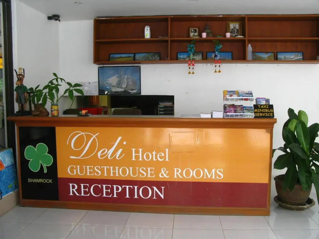 Кату: Shamrock Park Inn