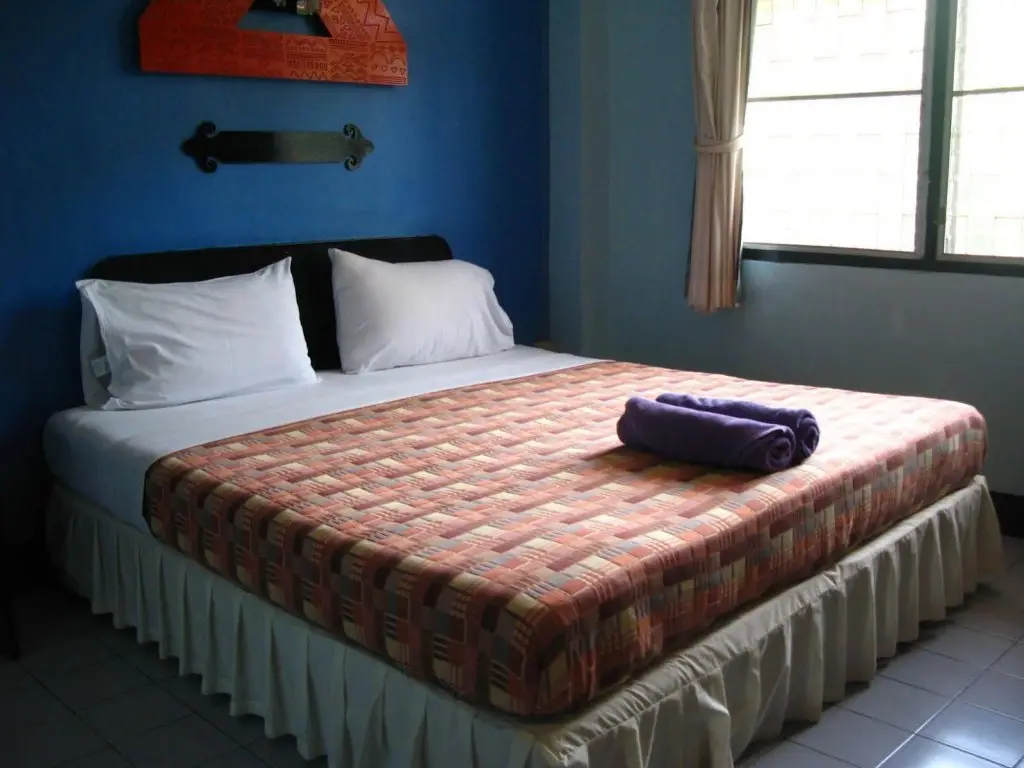 Кату: Shamrock Park Inn