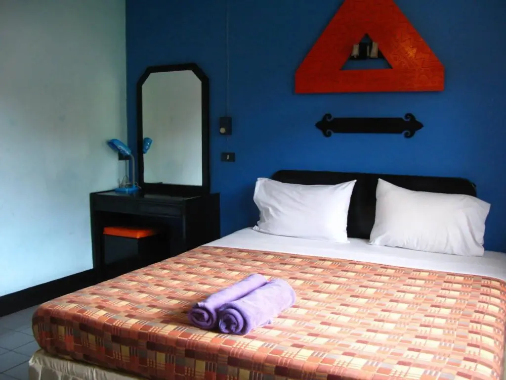 Кату: Shamrock Park Inn