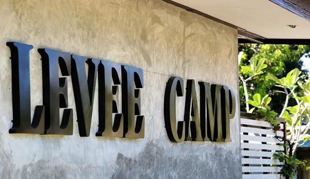Накхоннайок: Levee Camp