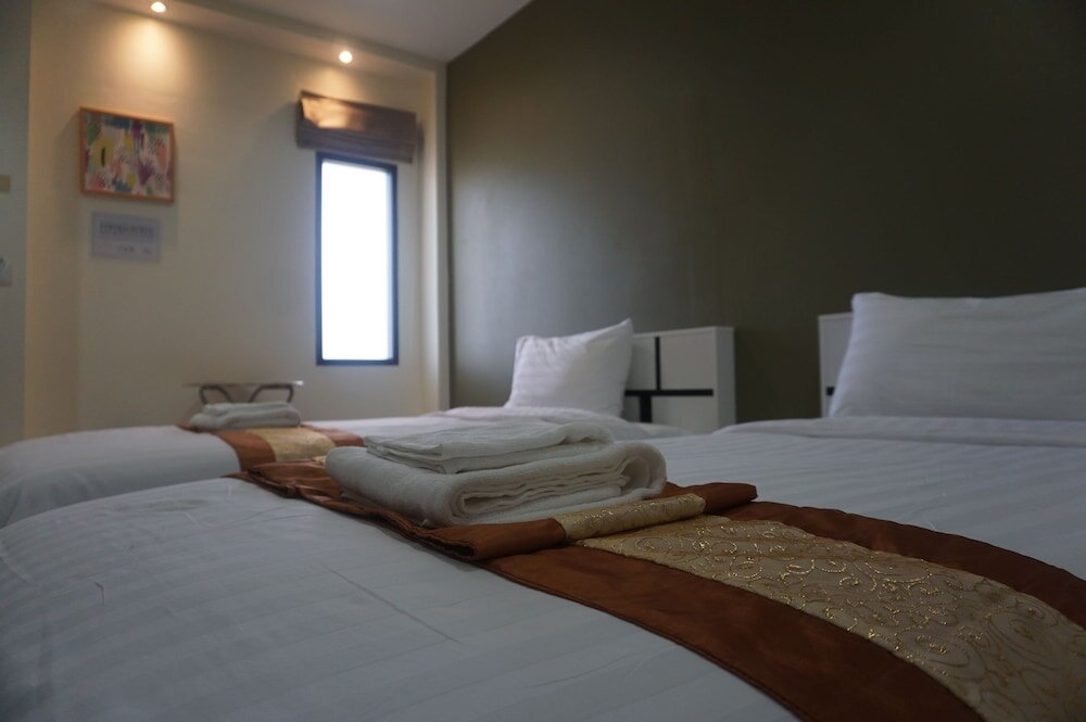 Рои Эт: Parisa Place Hotel