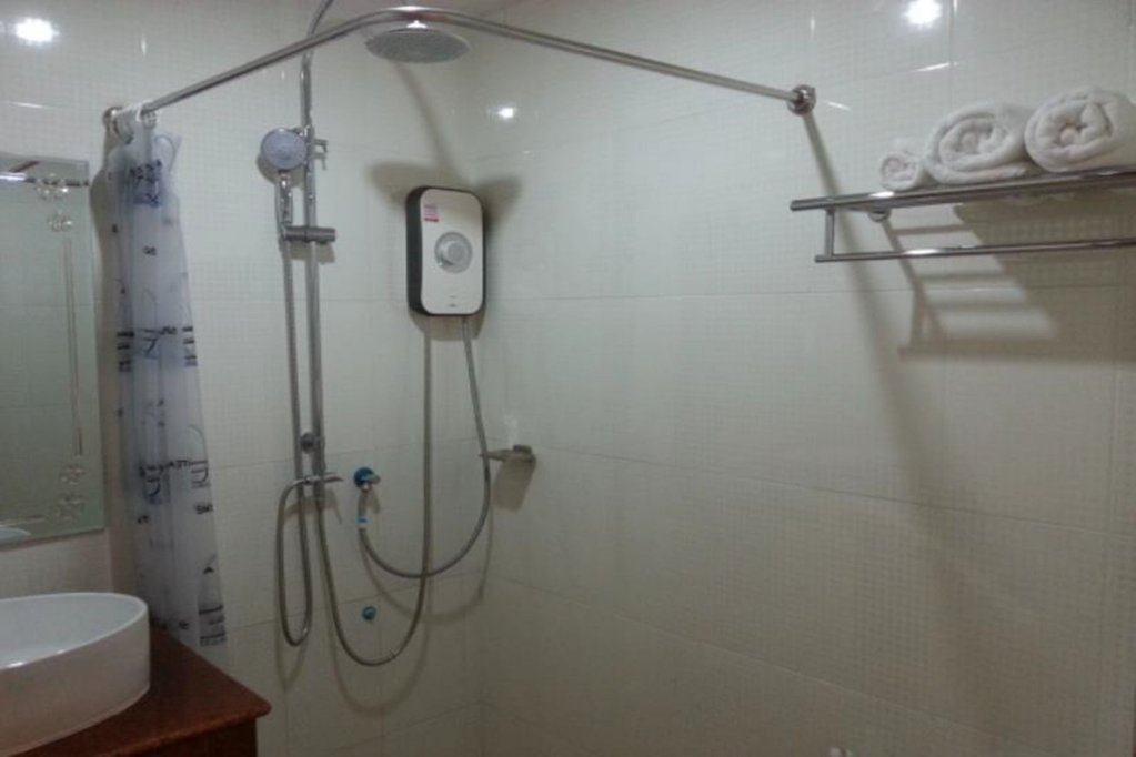 Нан: Ponburi Hotel