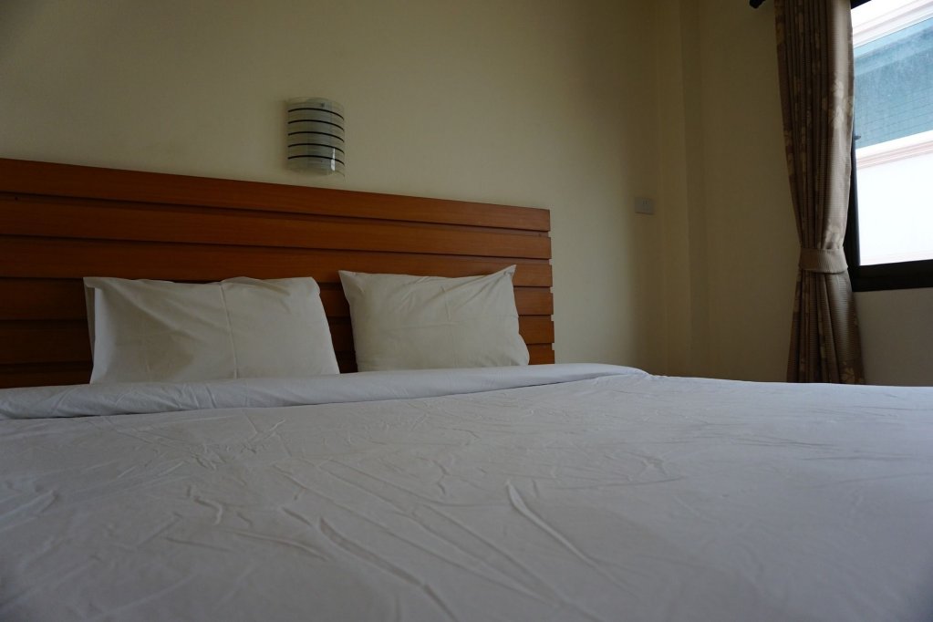 Нан: Ponburi Hotel