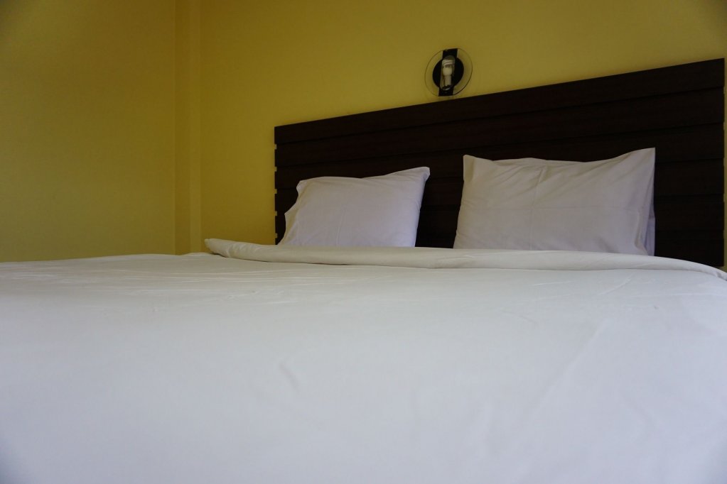 Нан: Ponburi Hotel