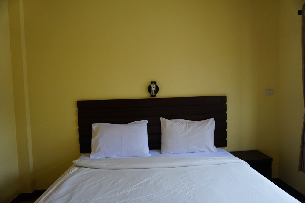 Нан: Ponburi Hotel