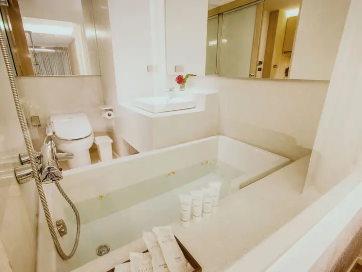Сирача: Balcony Seaside Sriracha Hotel & Serviced Apartments (SHA Extra Plus)