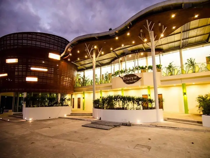 Нонг Нам Дэнг: Khaoyai Station & Hotel