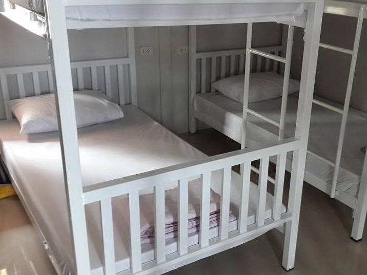 Пхи-Пхи-Дон: Koh Phi Phi Stones Bar Dorm Rooms & Restaurant