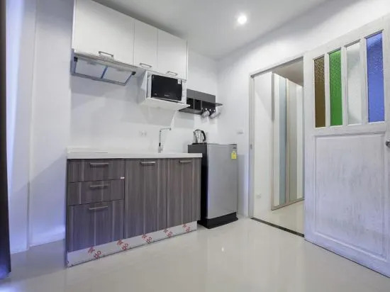 Муанг: Number 4 Apartment