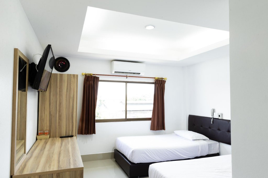 Пхра-Прадэнг: Rimnam Hotel Suk Sawat 70
