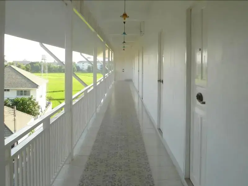 Мэй Джо: Ban Phraya Lanna Apartments