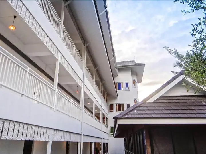 Мэй Джо: Ban Phraya Lanna Apartments