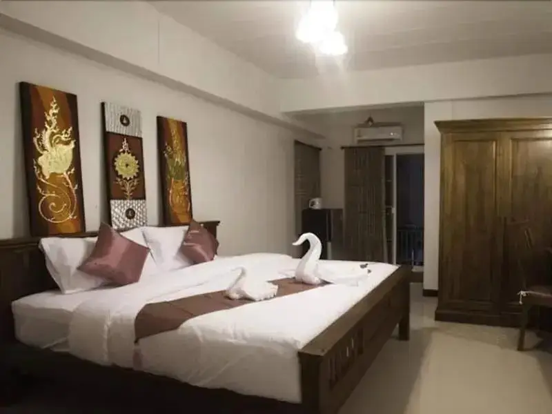 Мэй Джо: Ban Phraya Lanna Apartments