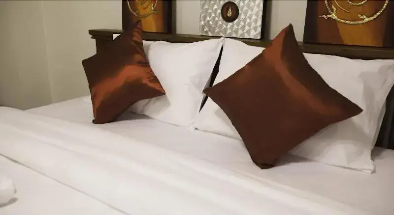 Мэй Джо: Ban Phraya Lanna Apartments