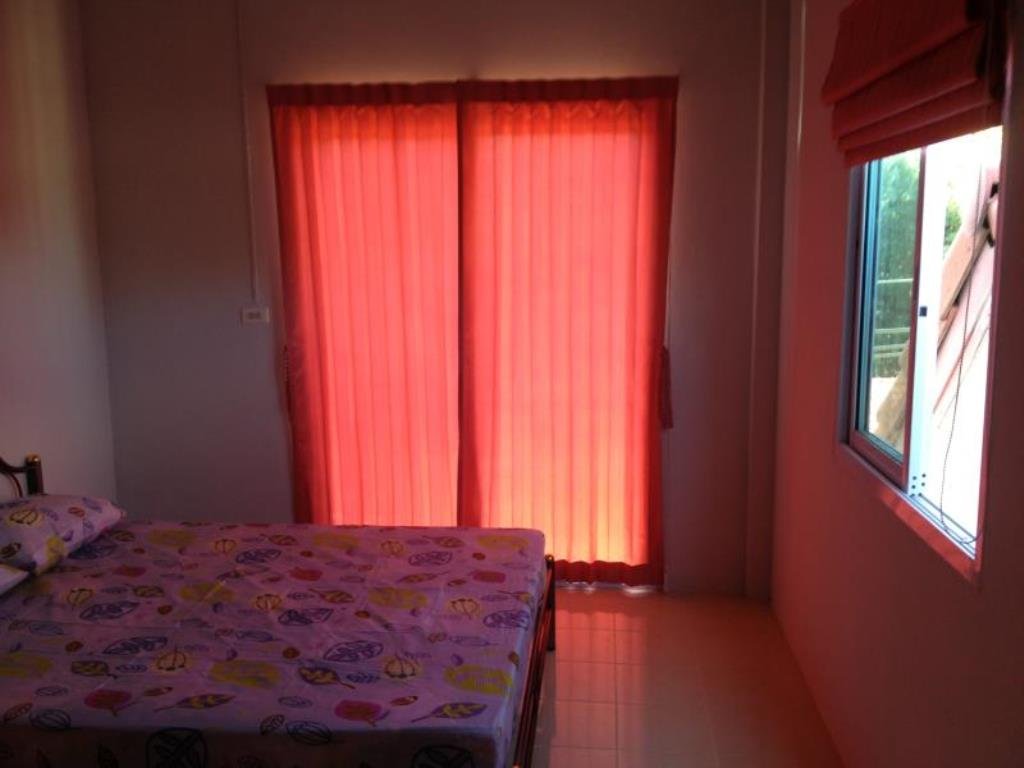Сураттхани: Aunjai Place