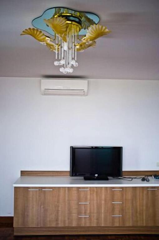 Паккрет: Lake View Superior Condominium