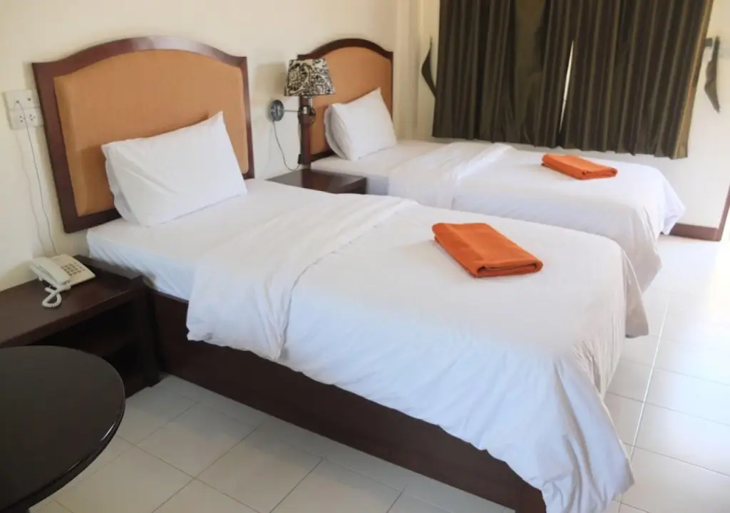 Сирача: Ekaluk Place Inn