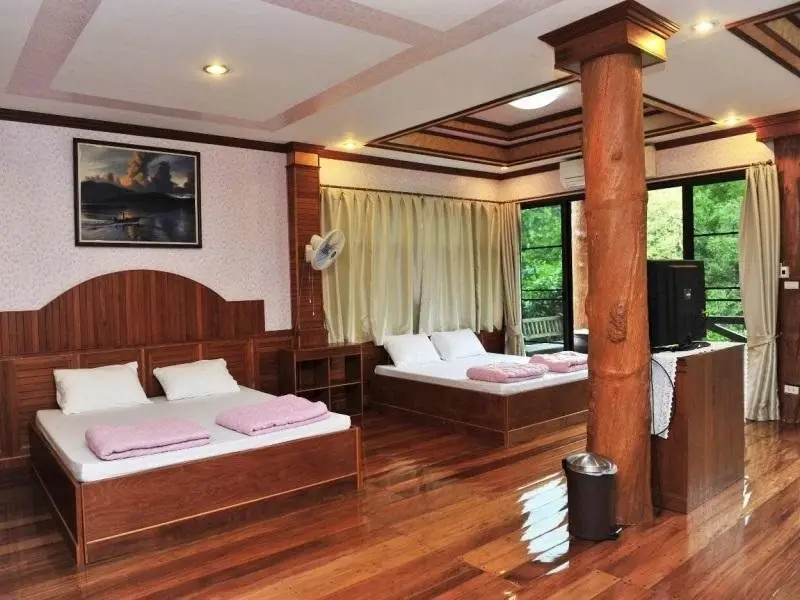 Та Кат Нгау: Baansuanrudee Resort