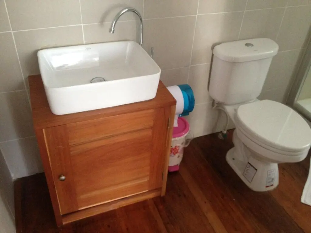 Лоэй: Norn Nab Dao Whitehouse