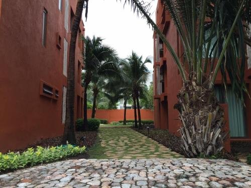 Хуахин: Away Las Tortugas Beach Front Condo