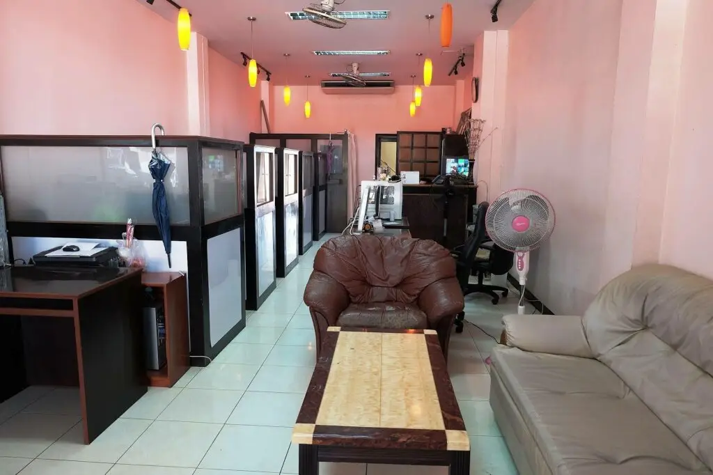 Паттайя: Parinyas Apartment