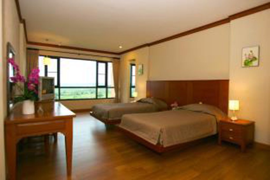 Пхаттхана Никхом: Naraihill Golf Resort and Country Club Hotel