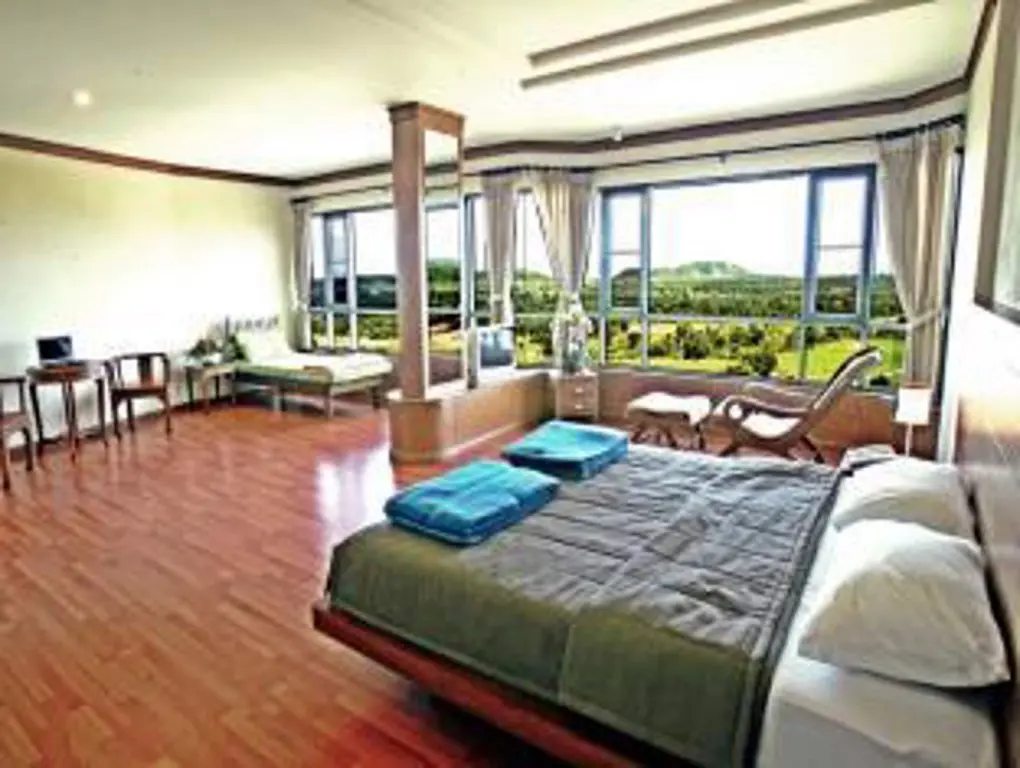 Пхаттхана Никхом: Naraihill Golf Resort and Country Club Hotel
