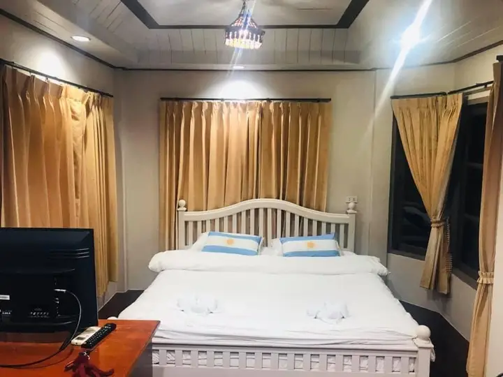 Исторический парк Kamphaeng Phet: Maiyai Resort - Big Tree