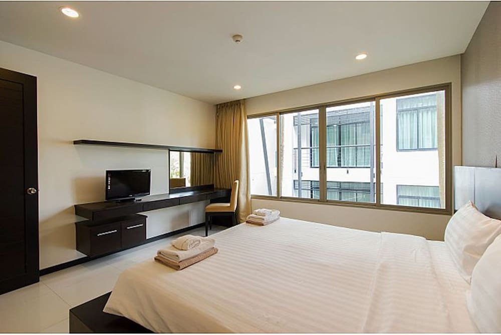 Кату: N212 Regent Apartments