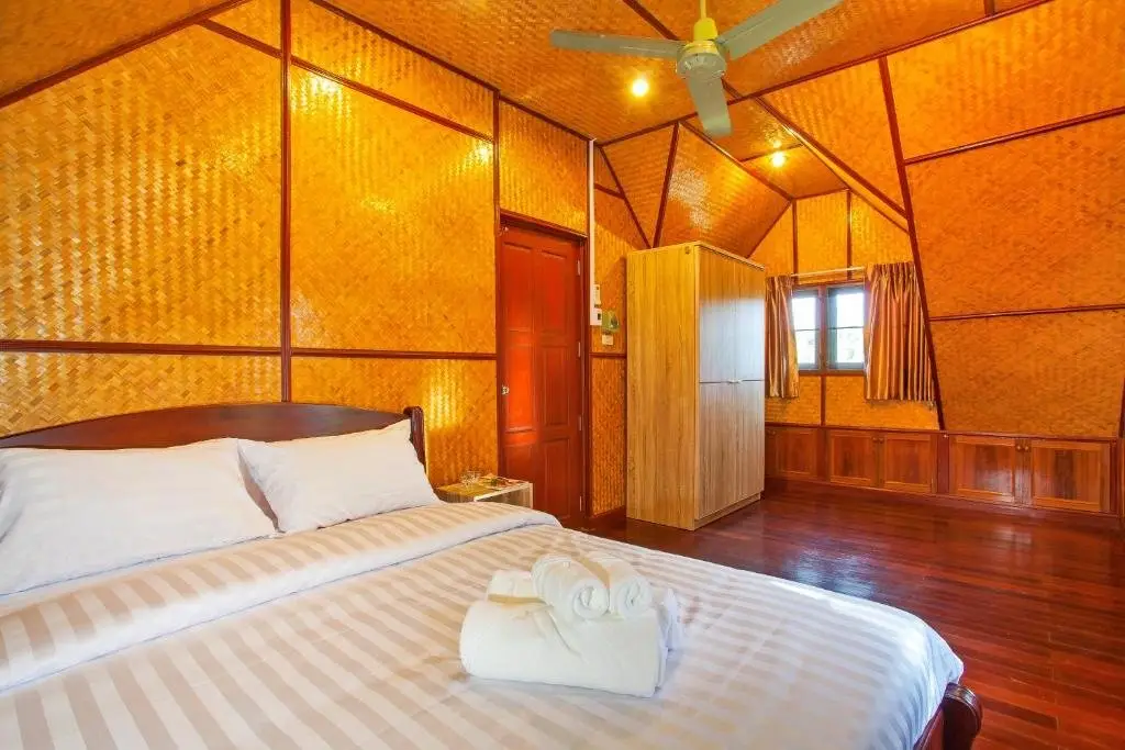 Муанг: Unique Thai Style 4BR Pool Villa Nikkie