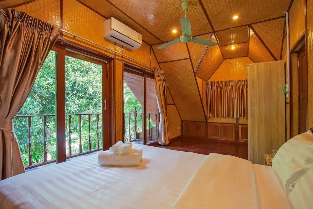 Муанг: Unique Thai Style 4BR Pool Villa Nikkie