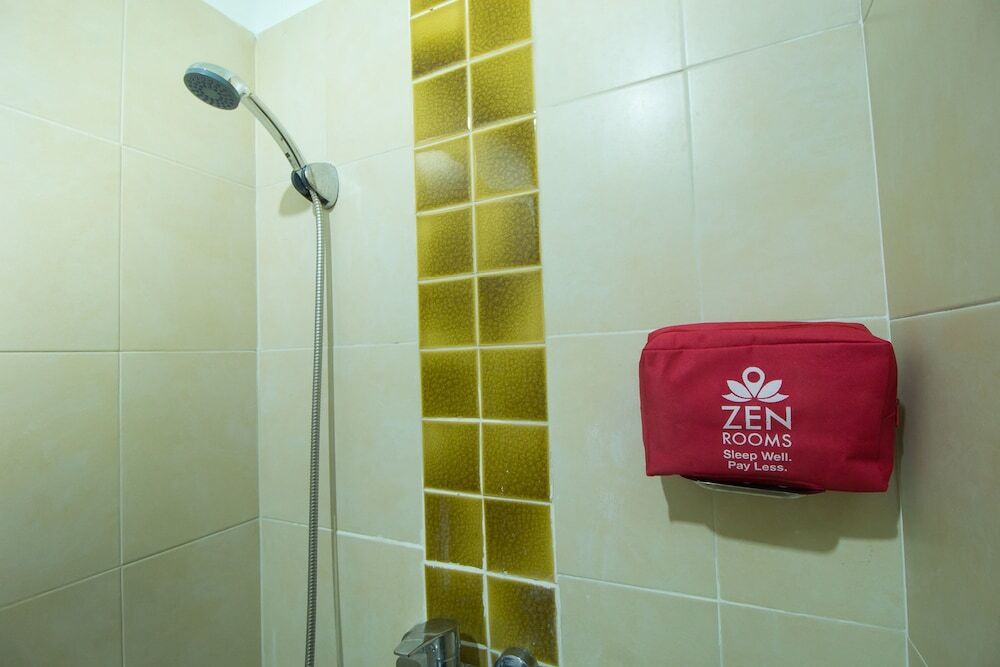Бангкок: ZEN Rooms Surasak 1
