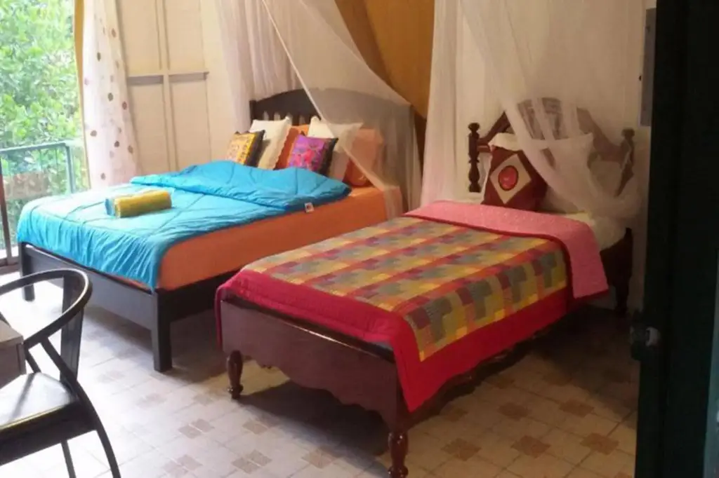 Трат: Baan Rom Sai