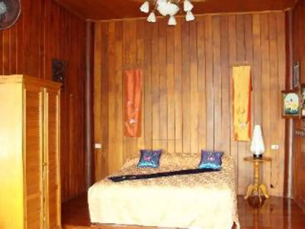 Накхон-Чай-Си: Hidden Holiday House