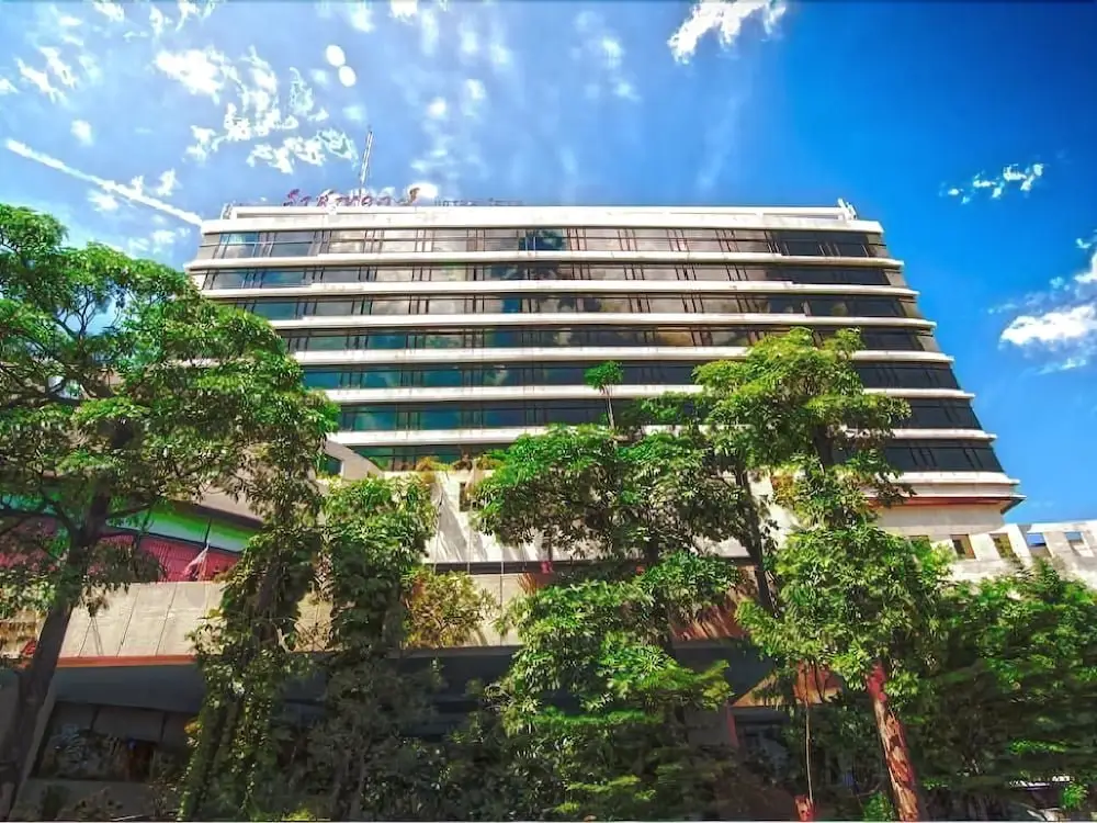 Кхлонг-Янг: Rachaphruk Grand Hotel