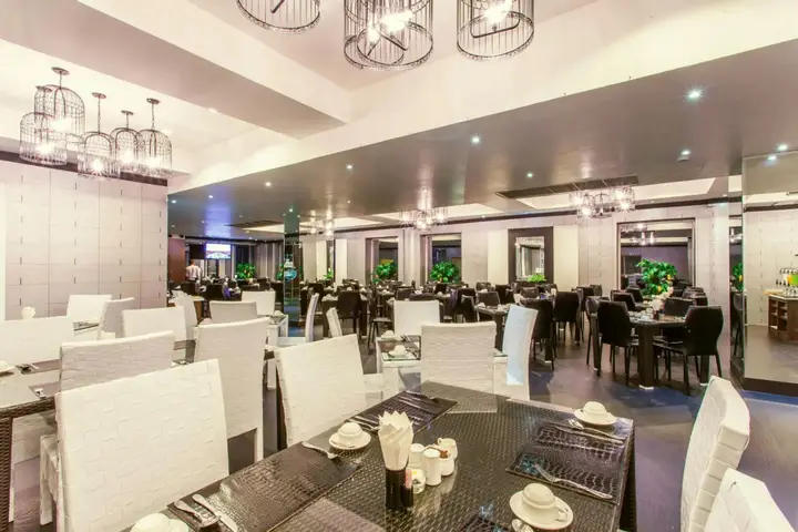 Кату: Montana Grand Phuket
